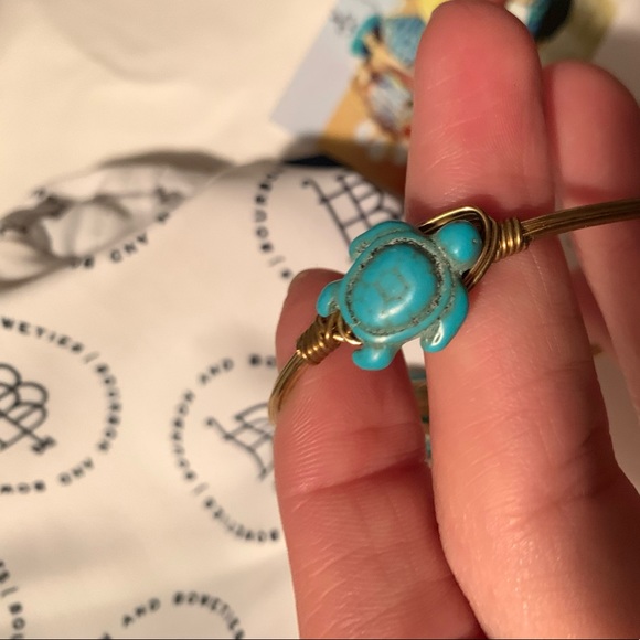 Burbon and bow ties turquoise turtle bracelet 🐢 - Picture 3 of 5